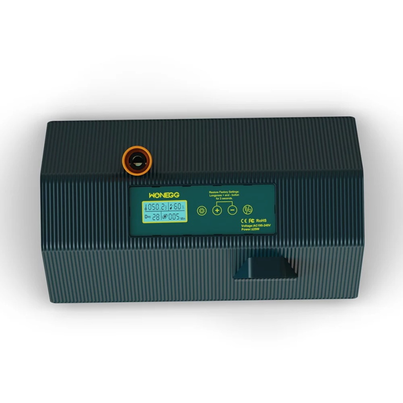Incubator for hatching eggs