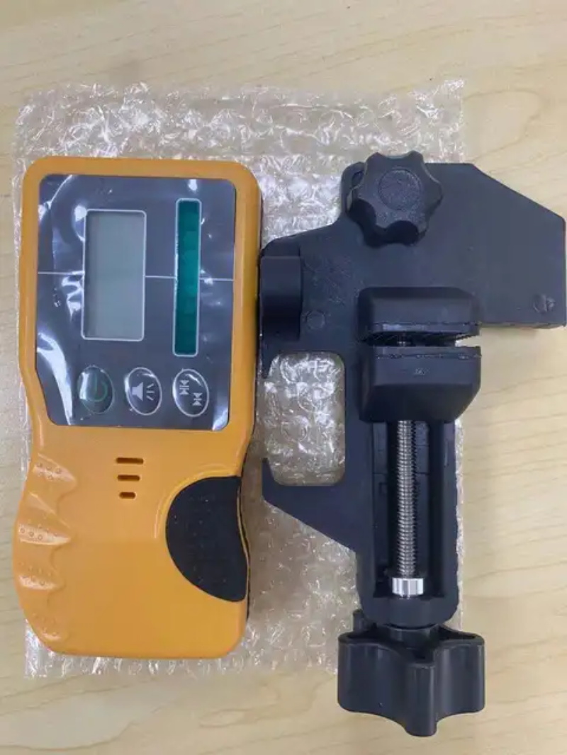 Outdoor laser level detector